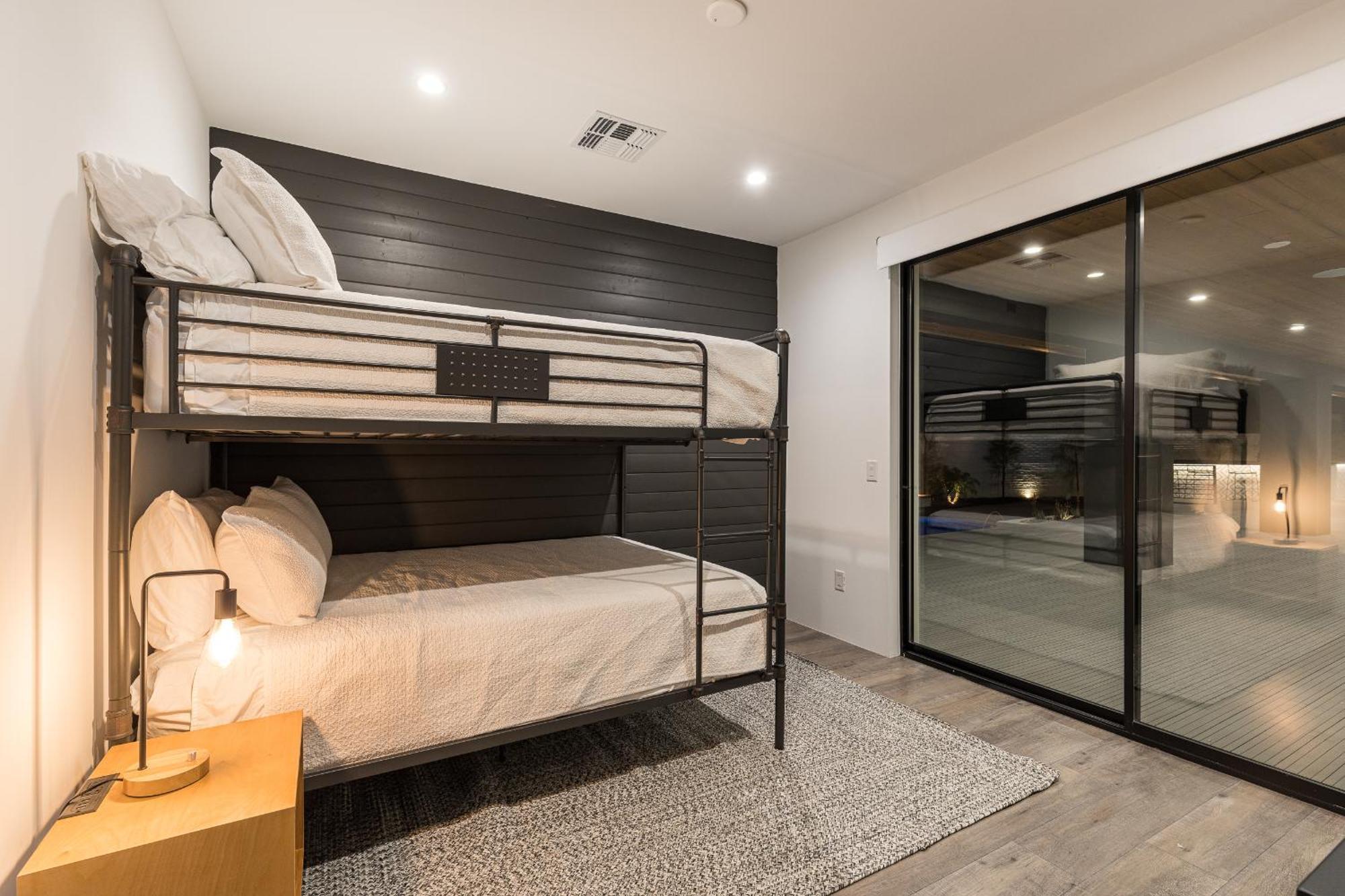 Luxury Micro-Resort, Theater, Sauna, Heated Pool Phoenix Eksteriør billede